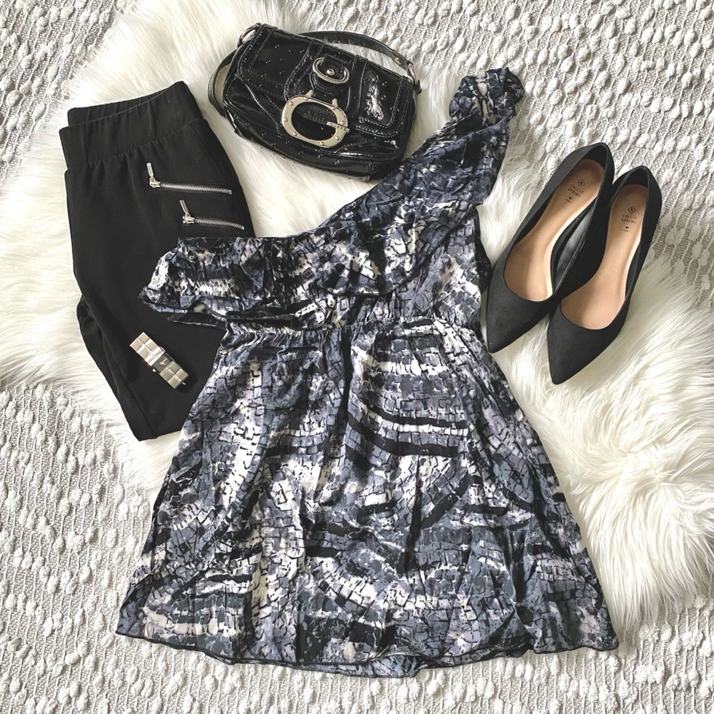One shoulder frilly top